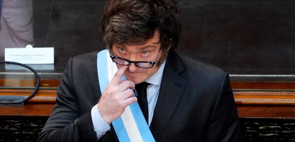 🚨 | #URGENTE | #JUICIOPOLITICO | 🚨 

Tensión diplomática: Milei enfrenta pedido de juicio político por declaraciones bélicas.

Diputados de Unión por la Patria impulsan un juicio político contra Javier Milei tras sus dichos sobre Irán como "enemigo" de Argentina y su apoyo