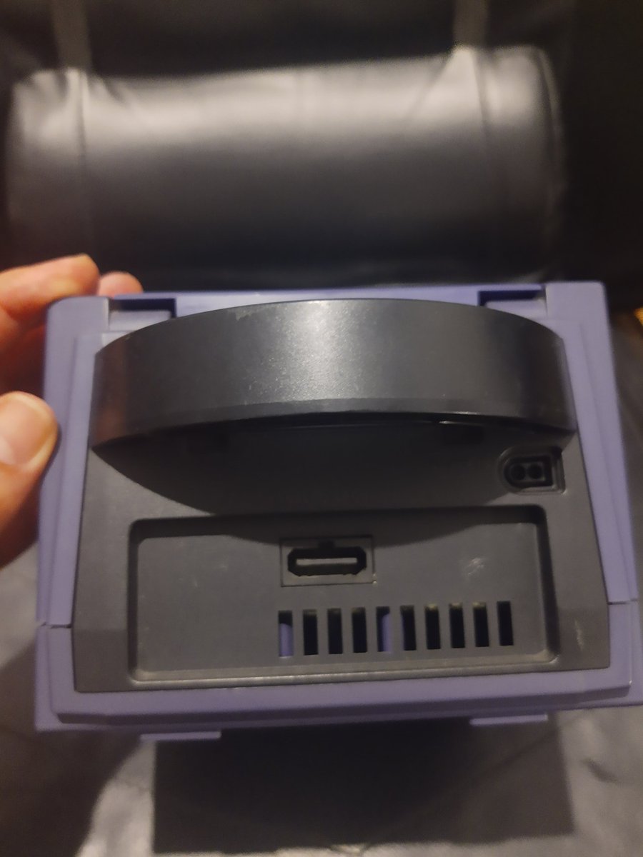 Felipe_Ozz's tweet photo. Gamecube com controle (alavanca meio molenga, mas funciona), cabo de força e de imagem paralelos.
Preço: R$950 https://t.co/bUdY1m7GKq