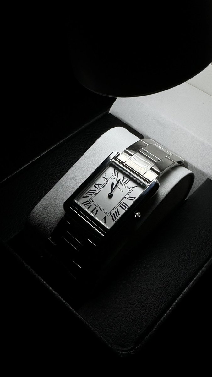 MSOSIMI's tweet image. أغلى وأجمل هدية توصلني من أغلى شخص🖤.
@Cartier