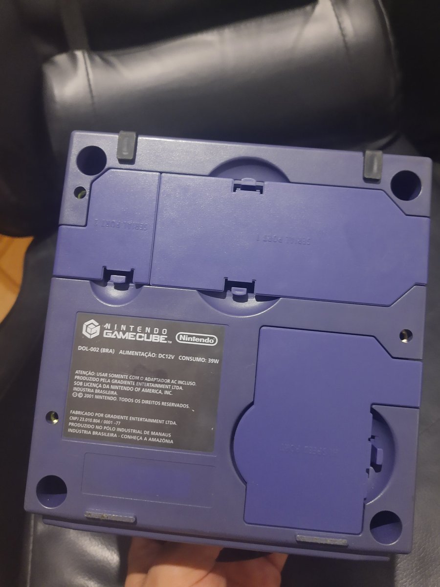 Felipe_Ozz's tweet photo. Gamecube com controle (alavanca meio molenga, mas funciona), cabo de força e de imagem paralelos.
Preço: R$950 https://t.co/bUdY1m7GKq