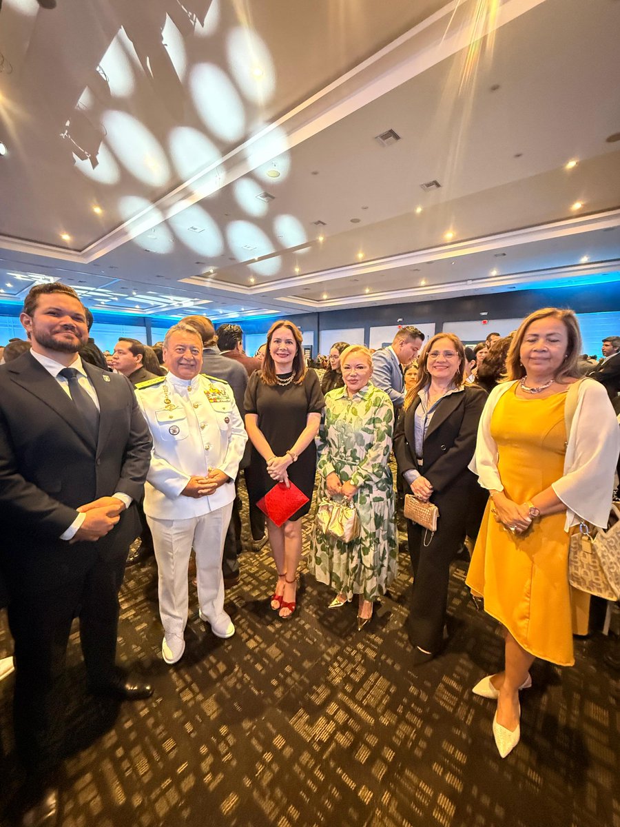 Nery Merejildo - Chair AmCham (@chairamchamgye) on Twitter photo 🎉 ¡Felicitaciones a <a href="/lacamaragye/">Cámara de Comercio de Guayaquil</a> por sus 136 años!
Una institución emblemática que ha acompañado el crecimiento de generaciones de empresarios y emprendedores en la ciudad.
Fue un gusto haber compartido esta celebración tan especial con colegas y amigos. ¡Gracias por la grata 🎉 ¡Felicitaciones a <a href="/lacamaragye/">Cámara de Comercio de Guayaquil</a> por sus 136 años!
Una institución emblemática que ha acompañado el crecimiento de generaciones de empresarios y emprendedores en la ciudad.
Fue un gusto haber compartido esta celebración tan especial con colegas y amigos. ¡Gracias por la grata