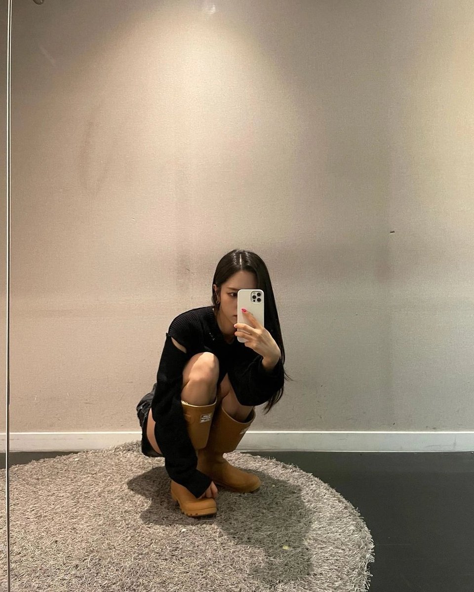 Aprecien que me he puesto guapa para el ⁦#𝖉𝕚vin𝕚təʼs𓋜辟𝐛a͞c𝚔⁩ ⁦y no solo eso, todo fue perfectamente pensado para ir con las vibes de #𝑂𝕙ーmyː𝑔ö𝚍⁩ porque no es una simple canción, estamos frente al nuevo himno del #𝓅r𝕚də𓂀·mo͞n𝕥h⁩. 👩🏼‍❤️‍💋‍👩🏻

𝐓ra͟𝕧e𝕝er 𝕧iǝnna