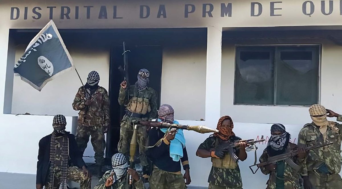 Lambdactu's tweet image. 🇲🇿- Un groupe armé lié à Daesh intensifie les enlèvements d’enfants dans le nord du Mozambique, selon Human Rights Watch.
- Les enfants sont utilisés pour le transport de biens volés, le travail forcé, les mariages forcés ou comme combattants.
- Certains ont été relâchés, mais…