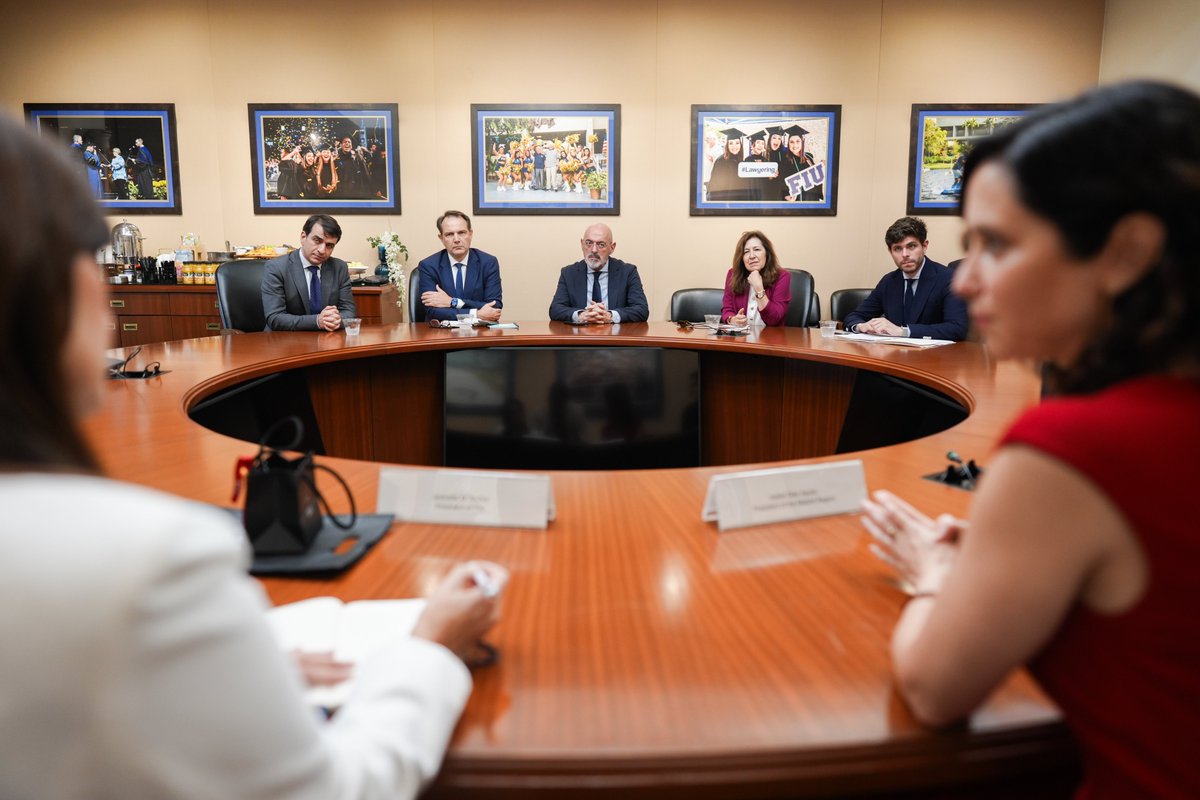 FIUPresident's tweet image. I was pleased to welcome President of Madrid Isabel Díaz Ayuso and presidents of several prominent universities in Madrid to @FIU.
We discussed working together to establish opportunities for our students and increasing research across many disciplines.