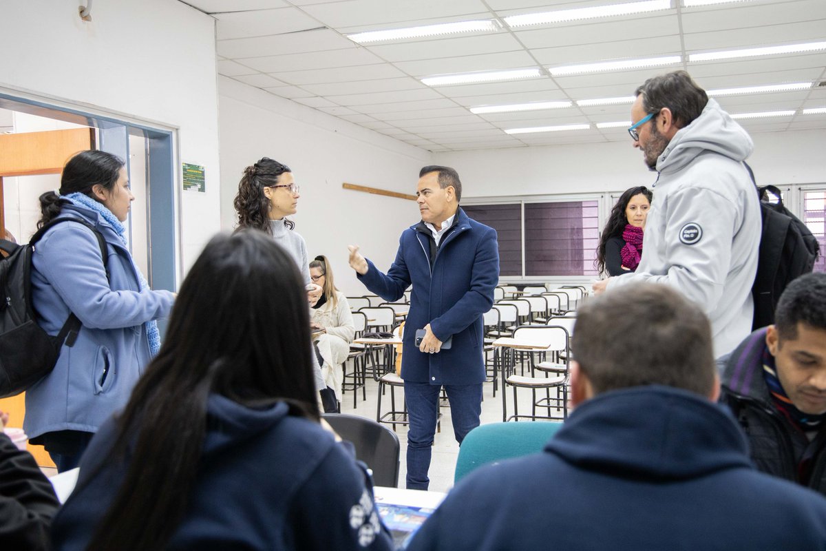 marcerodio's tweet photo. 🎓🚍 ¡Estuvimos en la @fcaunc!

Realizamos un operativo del Boleto Educativo Cordobés en la Facultad de Ciencias Agropecuarias de la @unc_cordoba, brindando asesoramiento a estudiantes y docentes sobre cómo acceder a este beneficio para el transporte público urbano e interurbano. https://t.co/gVwM78libO