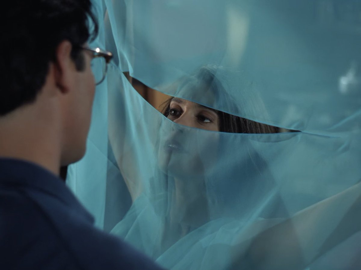 loisnclarkshots's tweet image. ππ±ππ - It's remarkable. I never noticed it before.
- What?
- You look a lot like Superman.