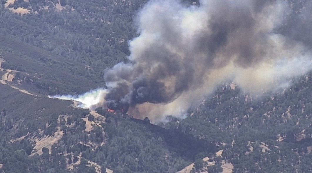 mathias_he41002's tweet photo. #CacheFire
Crews responding to reported vegetation fire with smoke visible on camera.
California Highway 20 and Cache Creek Road, Clearlake, Lake County, CA https://t.co/MC9vo81L0t