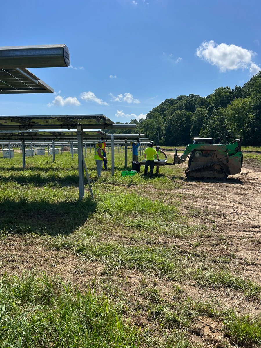 MidAmCarpenters's tweet image. Our #Local662 carpenters are hard at work at the Thebes Solar Project in in the southern tip of Illinois. This 40-acre solar farm will produce sustainable energy for the surrounding communities. Keep up the great work Brothers!
#MidAmCarpenters #UnionProud