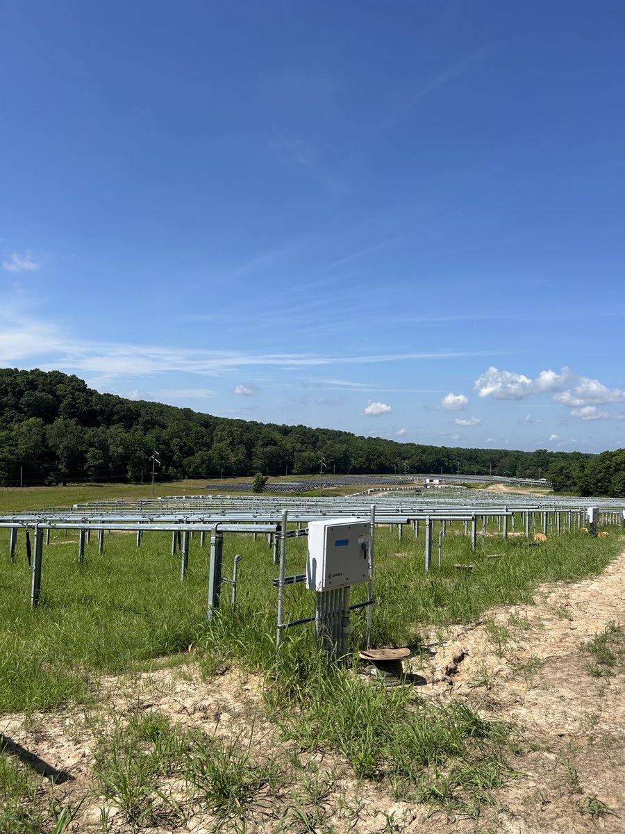 MidAmCarpenters's tweet image. Our #Local662 carpenters are hard at work at the Thebes Solar Project in in the southern tip of Illinois. This 40-acre solar farm will produce sustainable energy for the surrounding communities. Keep up the great work Brothers!
#MidAmCarpenters #UnionProud
