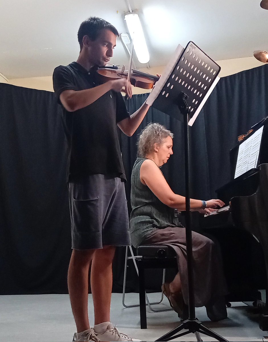 Hoy, en el 《 no todo va a ser fútbol 》.........
Con los artistas <a href="/diegorug23/">deigss♠️</a> y <a href="/MrGranovsky/">Rodri🎱</a> .
Trabajo, disciplina y perseverancia. 
Avanti.