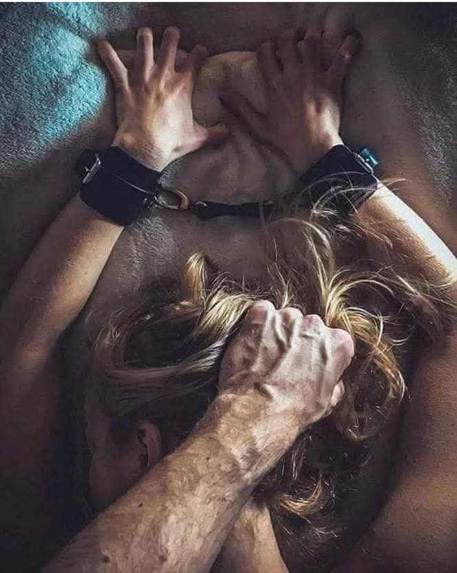 Yo escribo en la teoría,
Y tú si eres buen alumno,
Ven y hazme la práctica.
Y eso 🖤