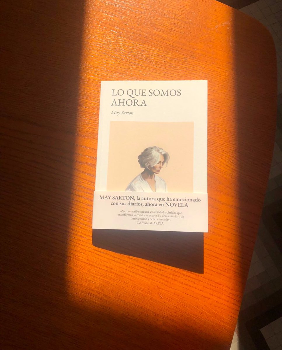 Me asombra comprobar la cantidad de tiempo que puedo pasar sin hacer nada en apariencia, cuando en realidad estoy muy ocupada en este soñar despierta que me nutre y sostiene». 

#MaySarton &lt;3  Lo que somos ahora.