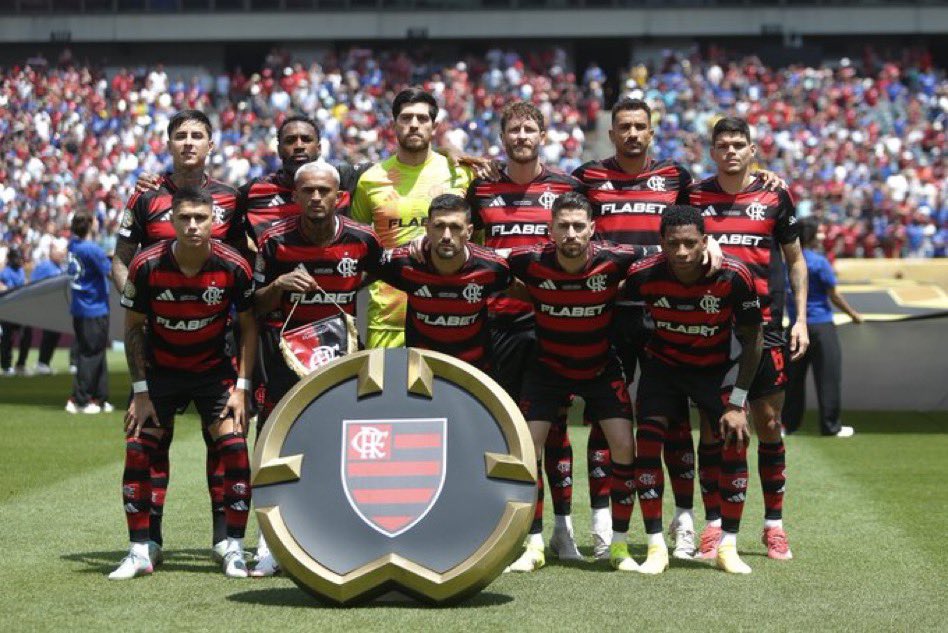 FUTTNEWSSS's tweet photo. FLAMENGO x BAYERN nas oitavas de final da Copa do Mundo de Clubes.

📸 Gilvan de Souza/CRF | Bayern https://t.co/SBBuAKECuI