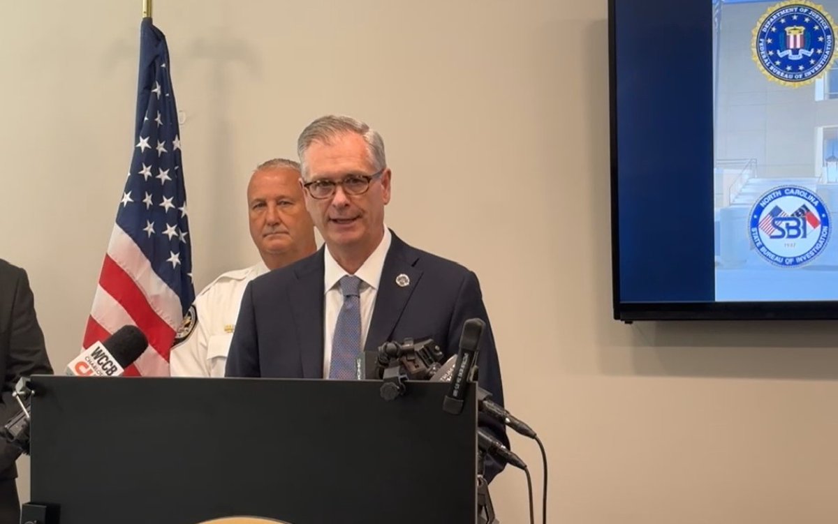 FBICharlotte's tweet image. The #FBI joined the @CATCO100 & partners to announce additional state indictments related to the mass shooting at a home on June 1st. SAC Barnacle detailed the FBI's commitment to combat violent crime. You can watch the news conference here.
facebook.com/share/v/1LPXLE…