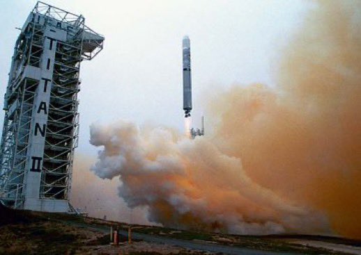 billmeco's tweet image. OTD 23 years ago a #titan2icbm launched #NOAA M (became NOAA-17) from SLC-4 West #VandenbergAFB The Titan 2 rocket, which once stood as a nuclear-tipped Intercontinental Ballistic Missile in Little Rock, Arkansas from 1969 to 1987 ktb.net/~billmeco/inde…