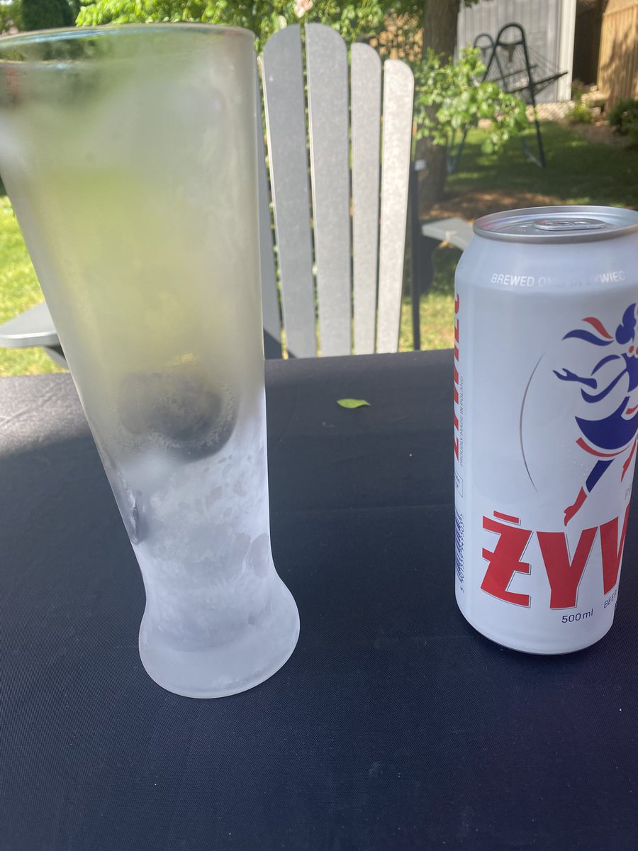 Justin87925317's tweet photo. Oh my goodness world it’s another scorcher. Can you find what’s wrong with these pics. Let me know because I can’t 😂🍻🍺. Ladies and gentlemen I once again give you the boom 💥 boom beer clock. Of the working for the man clock now to the good one lol. Cheers world🍻🥰#beerclock https://t.co/nbhqMgN33k