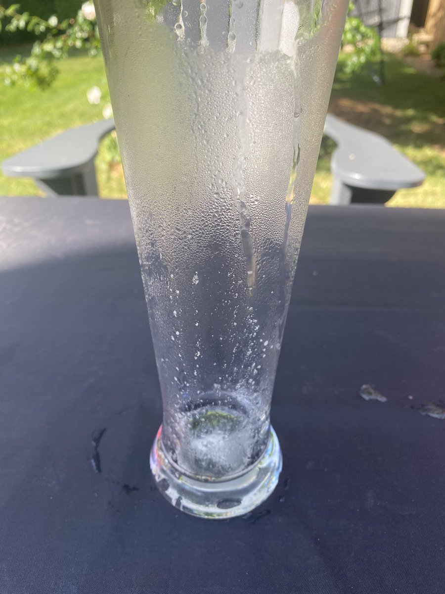 Justin87925317's tweet photo. Oh my goodness world it’s another scorcher. Can you find what’s wrong with these pics. Let me know because I can’t 😂🍻🍺. Ladies and gentlemen I once again give you the boom 💥 boom beer clock. Of the working for the man clock now to the good one lol. Cheers world🍻🥰#beerclock https://t.co/nbhqMgN33k
