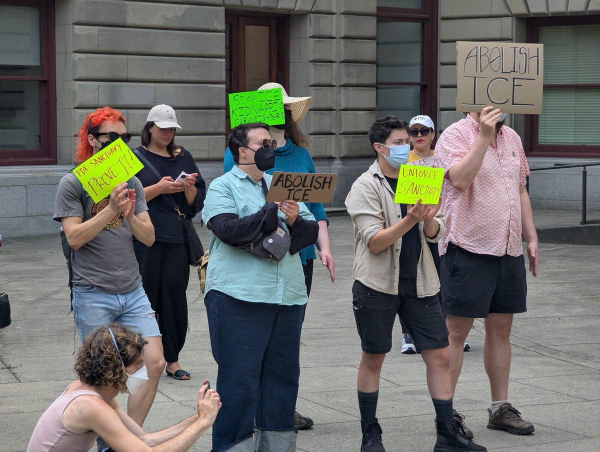 BaghdadBrian's tweet image. I'm down at #pdx City Hall for a gathering of Portlanders who want to see ICE's permit revoked, ahead of the city council meeting occurring at 230 discussing what it means to be a sanctuary city, and the future of ICE in Portland. #pdxprotest
