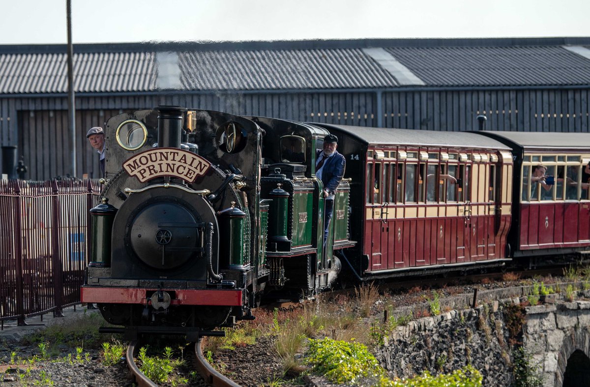 GedBlofeld's tweet photo. Some views from the fabulous Ffestiniog Railway’s 70th anniversary gala weekend, a fantastic tribute to the efforts of staff and volunteers. A bar with a heck of a view https://t.co/0oJqnFUdjo