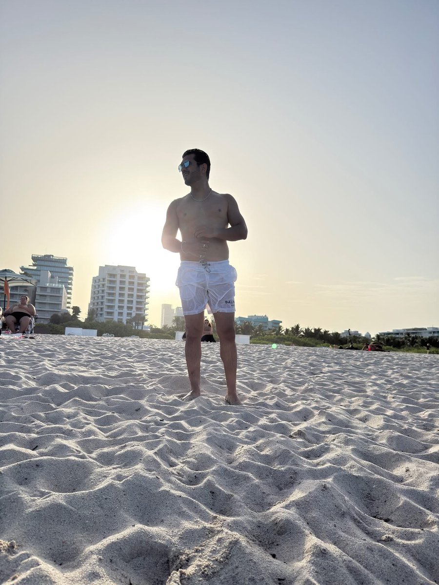 IndianHotMan1's tweet photo. Arjun Bijlaniโs beach pose ๐ ๐๐ฅ๐ฅ
.
Those sexy armpits, muscles and juicy nipples๐
๐ช ๐๐ฅ๐ฆ
#arjunbijlani #hotarjunbijlani #arjunbijlanibluge #cleanpubes #shavenpubes #armpits #sexy #shirtless #bluge #armpits #nipples #abs
#actorsbluge #hotactor #indianhotactor https://t.co/ciBQGpwgis