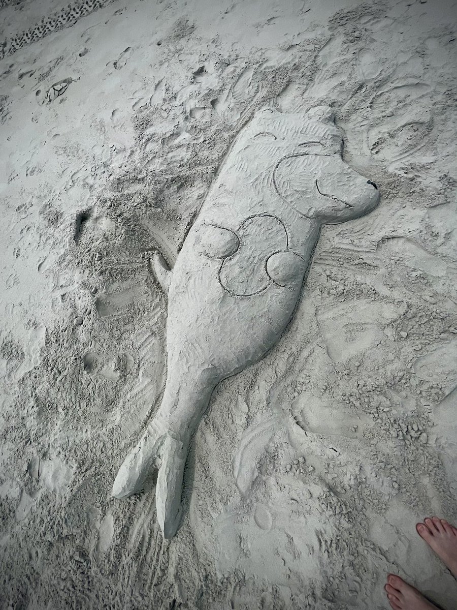 Been a busy week. Merry Bear just needed a little beach time. She wanted to be buried ears to toes, but don’t worry, she’s in there. #indiegame #beach #sandart