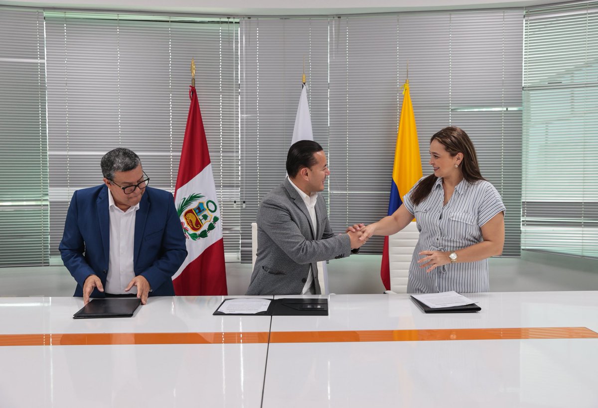 🌍 ¡Unisimón sigue haciendo historia en la educación superior! 🥇

📝 Firmamos 3⃣ convenios de doble titulación con la Universidad Señor de Sipán (Perú), ampliando nuestras fronteras y consolidando nuestra posición como una de las universidades más influyentes de la región. 🇵🇪