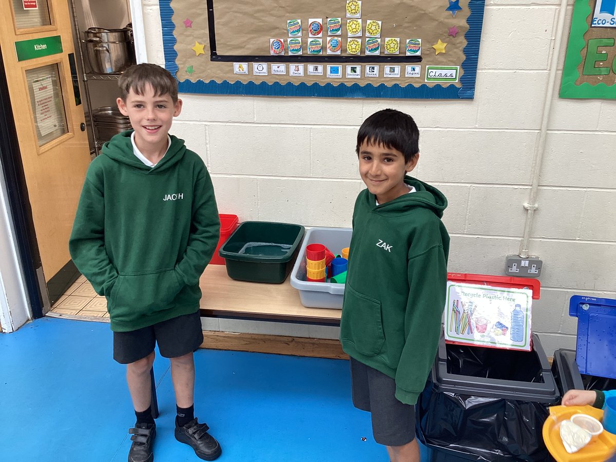 EcoGates's tweet image. Eco-Team supporting some of our younger children this morning to recycle every item they could! Our #TheGatesEco ‘waste project’ is flying! Well done to all pupils and staff who take part! ♻️