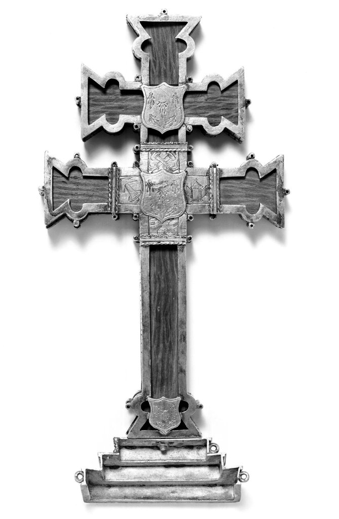 CruzdeCaravaca_'s tweet image. ✈️🇬🇧Hoy viajamos hasta el Museo de Victoria y Alberto, Londres, uno de los museos de artes decorativas más impresionantes del mundo.
Y allí encontramos esta cruz relicario (s. XVI) de madera y plata dorada.
#CruzdeCaravaca ☨