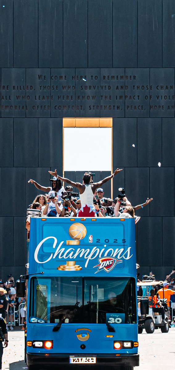 jscottloft's tweet image. IYKYK. Absolute tears 😭 I love this team and this city so much. Look closely at the background if you don’t know why the tears #ThunderUp @OKCNM