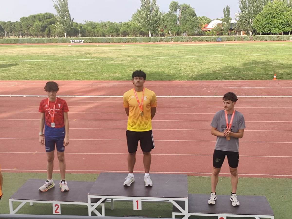 Mario Álvarez Campeón de Madrid absoluto de salto de pertiga