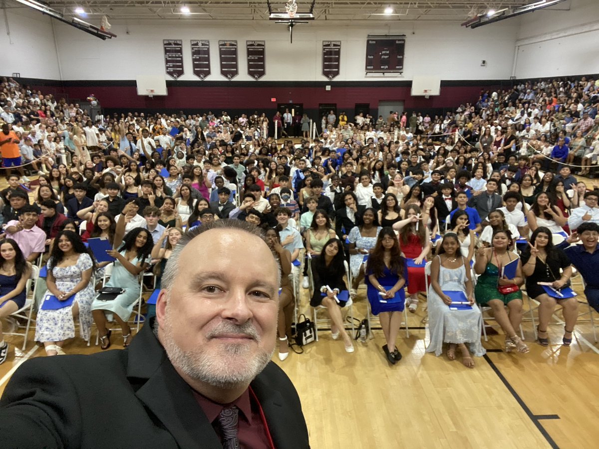 BobbyLake17's tweet photo. @NPSD_MS 8th-grade promotion ceremony. Proud of our kids. Proud of our school. Proud of NP. #WorkWithAPurpose #WeAreAllMaroon https://t.co/PIwMTgdk5u