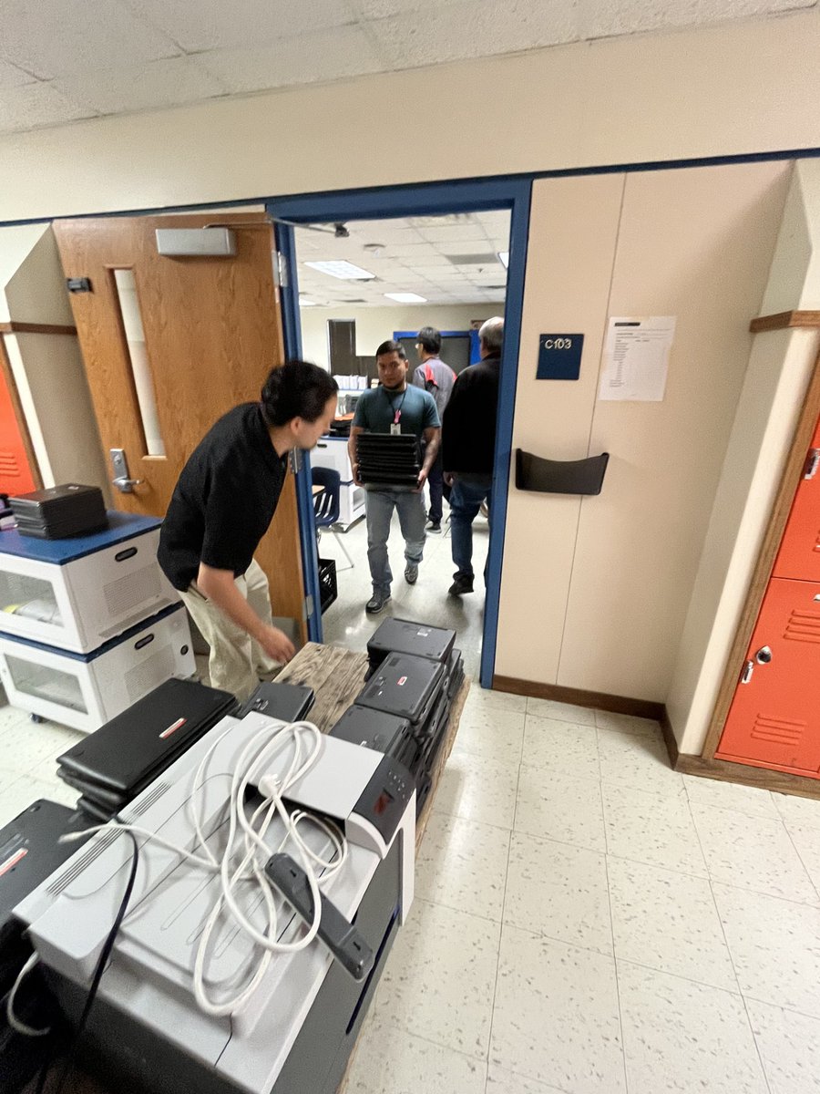 Seagoville_ES's tweet image. Thank you to the tech team for preparing student devices for our incoming students. Your support is truly appreciated! @dallasschools @mrschoppa1908