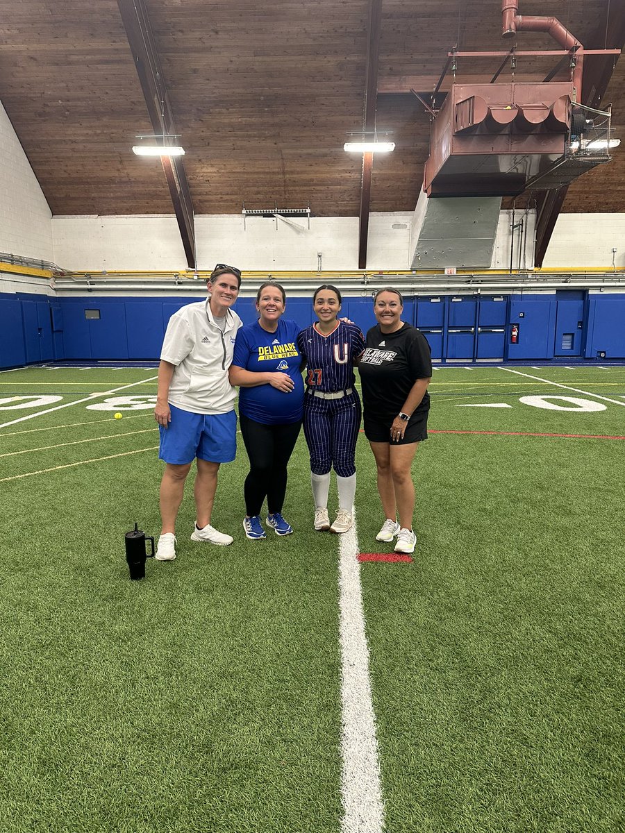 Thank you <a href="/Delaware_SB/">Delaware Softball</a> for an amazing camp! I really appreciate all of the feedback. I can’t wait to be back! 💙💛#GoHens <a href="/CoachJenSteele/">Jen Steele</a>