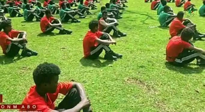 GoobanaaFaaraa's tweet photo. "Waraanni Bilisummaa Oromoo WBOn Zoonii Kibba Baha Oromiyaa Dabballee Siyaasaa fi Humna jajjabee haaraa oomishaa ture Eebbisisee!

Keenya Oluma 💪 https://t.co/YSLqZsee19