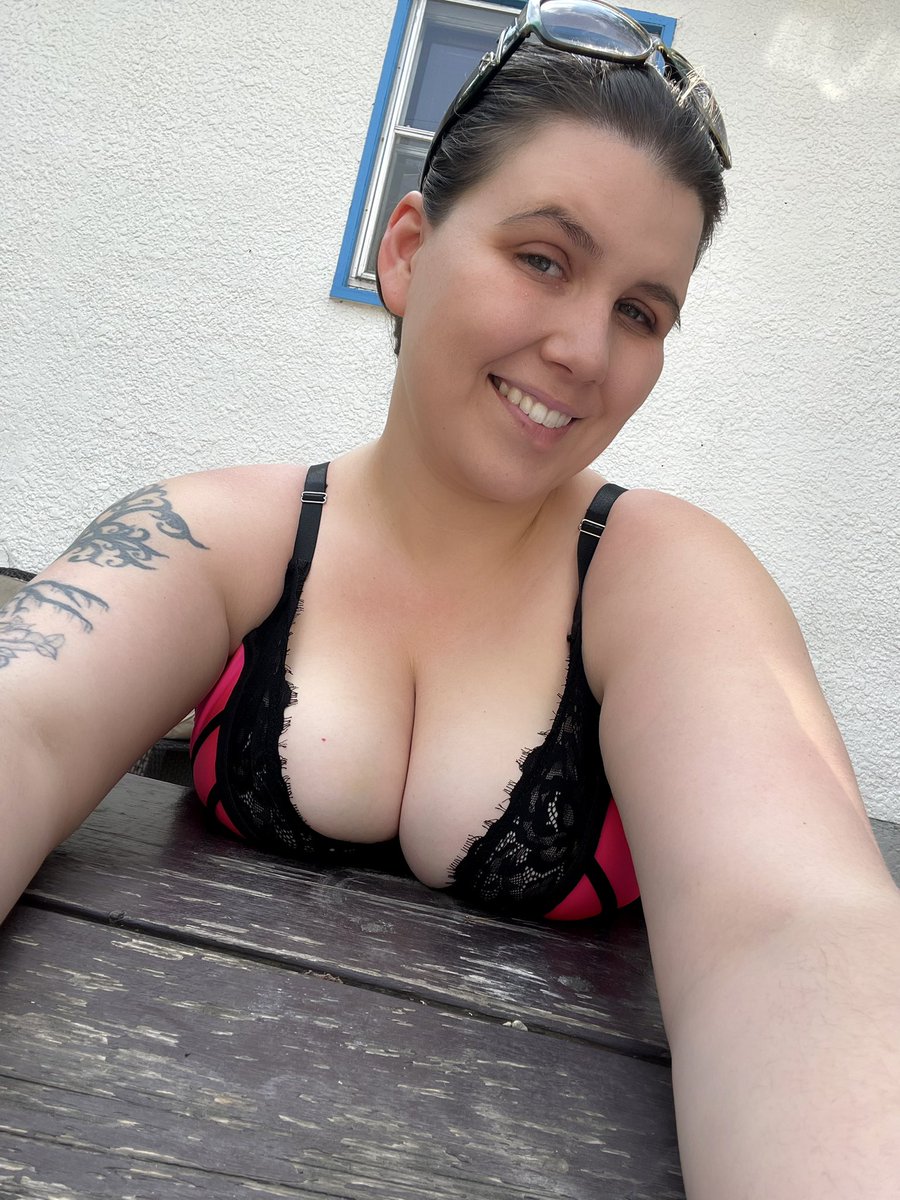 xMagzLouisex's tweet photo. Happy Titty Tuesday Babes https://t.co/t7GoyONwIg