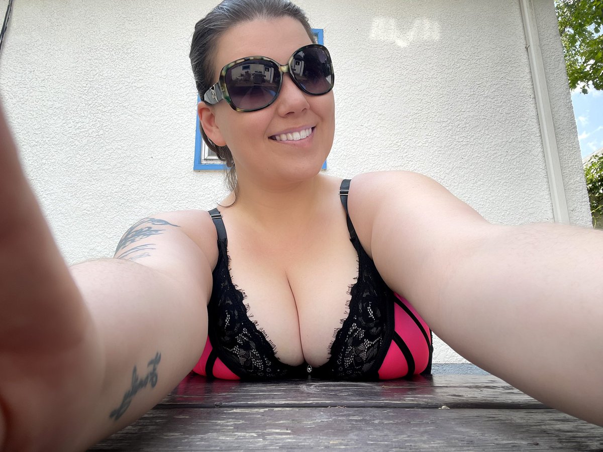 xMagzLouisex's tweet photo. Happy Titty Tuesday Babes https://t.co/t7GoyONwIg