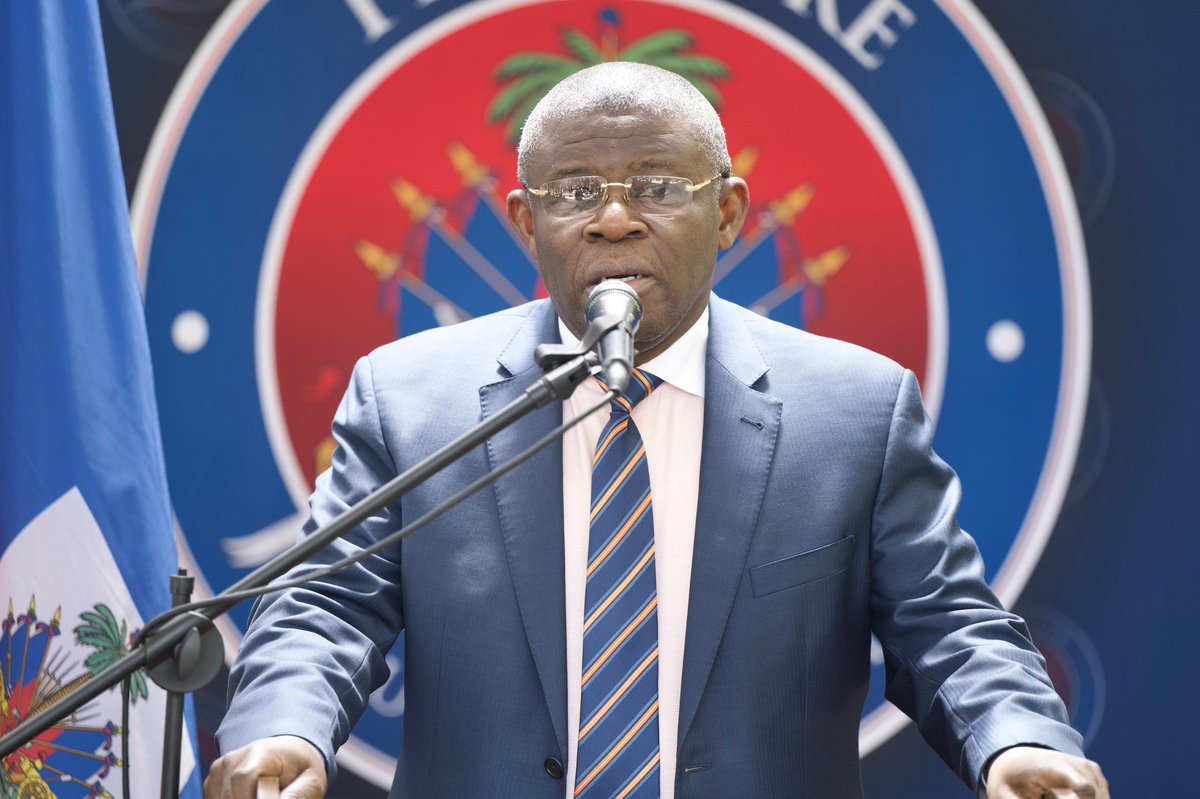 COMMUNIQUÉ DE PRESEE 

Le citoyen Ené Val officiellement installé comme Porte-parole de la Primature

Port-au-Prince, mardi 24 juin 2025.– Dans le cadre de l’initiative gouvernementale « Les Mardis de la Nation », Maître Axène Joseph, Directeur de Cabinet du Premier ministre Alix