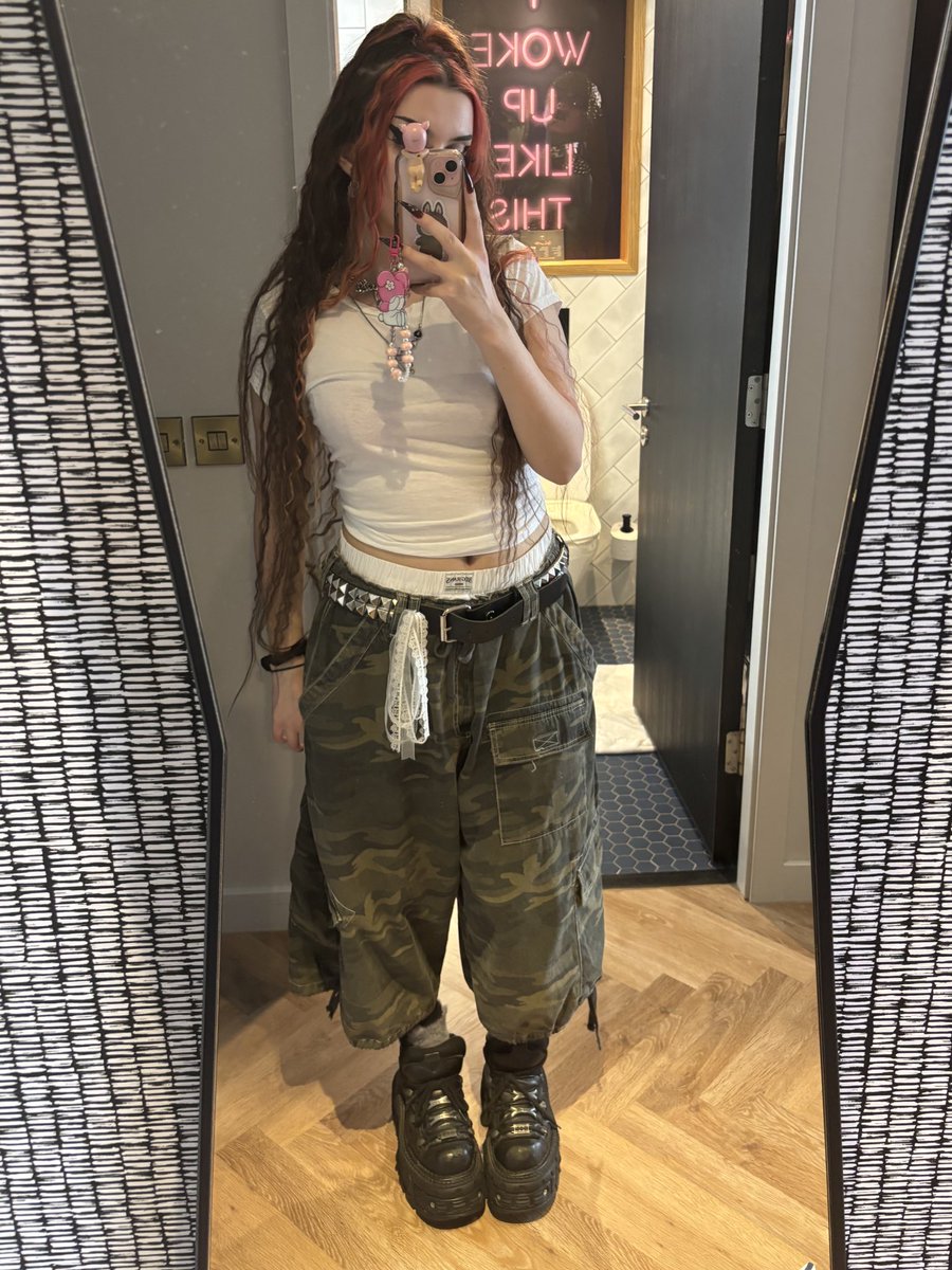 HeatherLara 🌸 🔜 Horrorcon tweet media