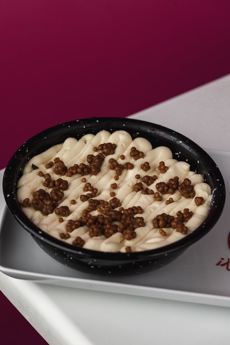 Jálese con su compa pa’ compartir el nuevo Bañadito Crunch, suave, chocolatoso y crujiente. ¡Sabe perro! 🍫💦