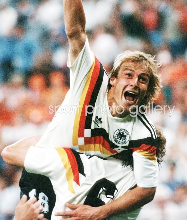 #Italia90
🇩🇪2:1🇳🇱 (FT)
🇩🇪🇳🇱21' amarelo para Rijkaard e Völler
🇩🇪🇳🇱22' vermelho para Rijkaard e Völler
🇩🇪51'⚽Klinsmann encosta, servido por Buchwald
🇩🇪77' Klinsmann ao poste
🇩🇪85'⚽Brehme em arco
🇳🇱89'⚽Koeman, de penálti (falta-not de Kohler sobre Van Basten)