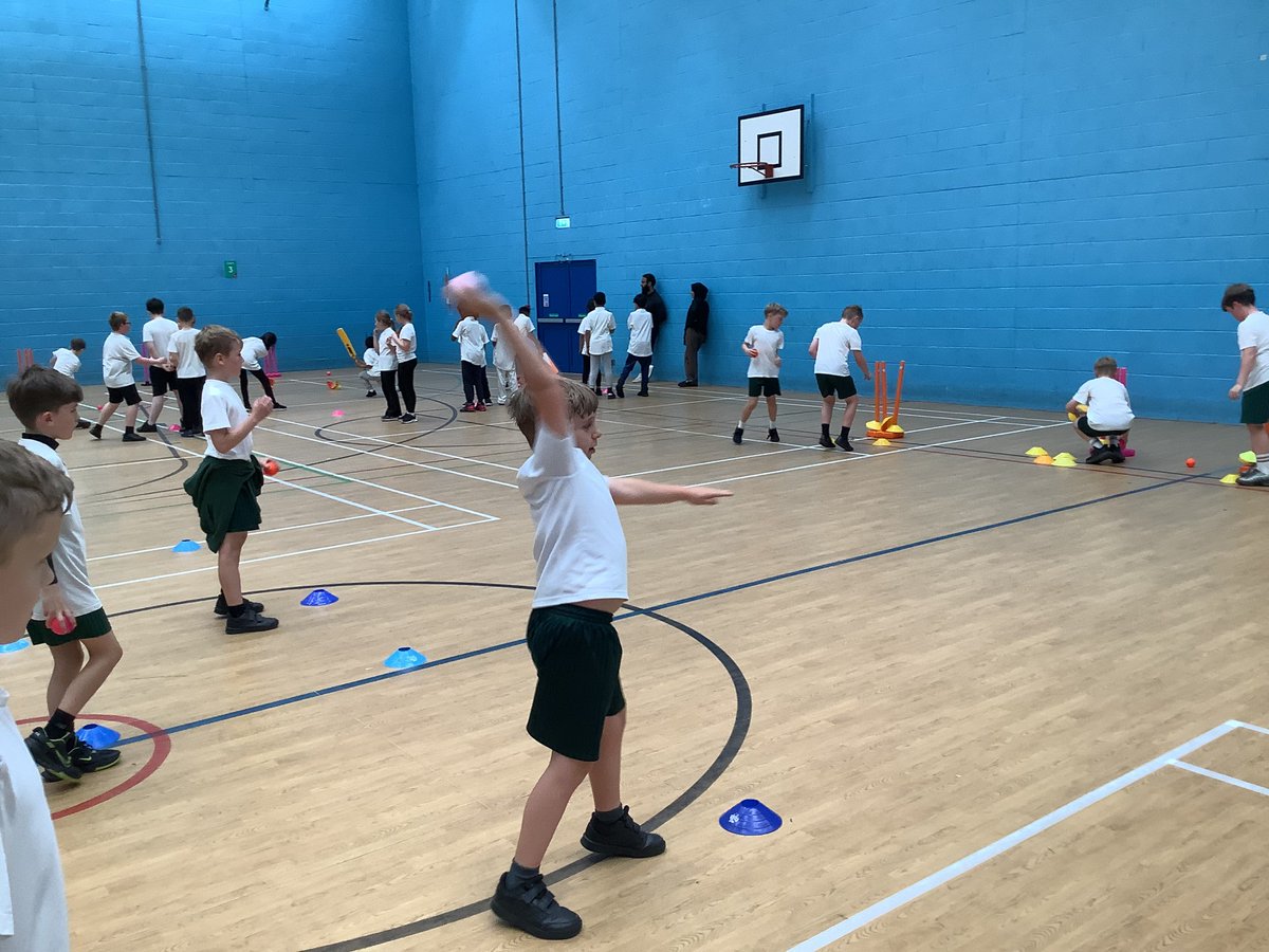 StPatricks_PE's tweet image. A brilliant afternoon for 8 of our Year 4 boys who attended a Cricket Festival at Batley Sports Centre. Great effort when practicing their batting, bowling and fielding skills! Thank you @SGNKssp 🏏
@BPS_Trust