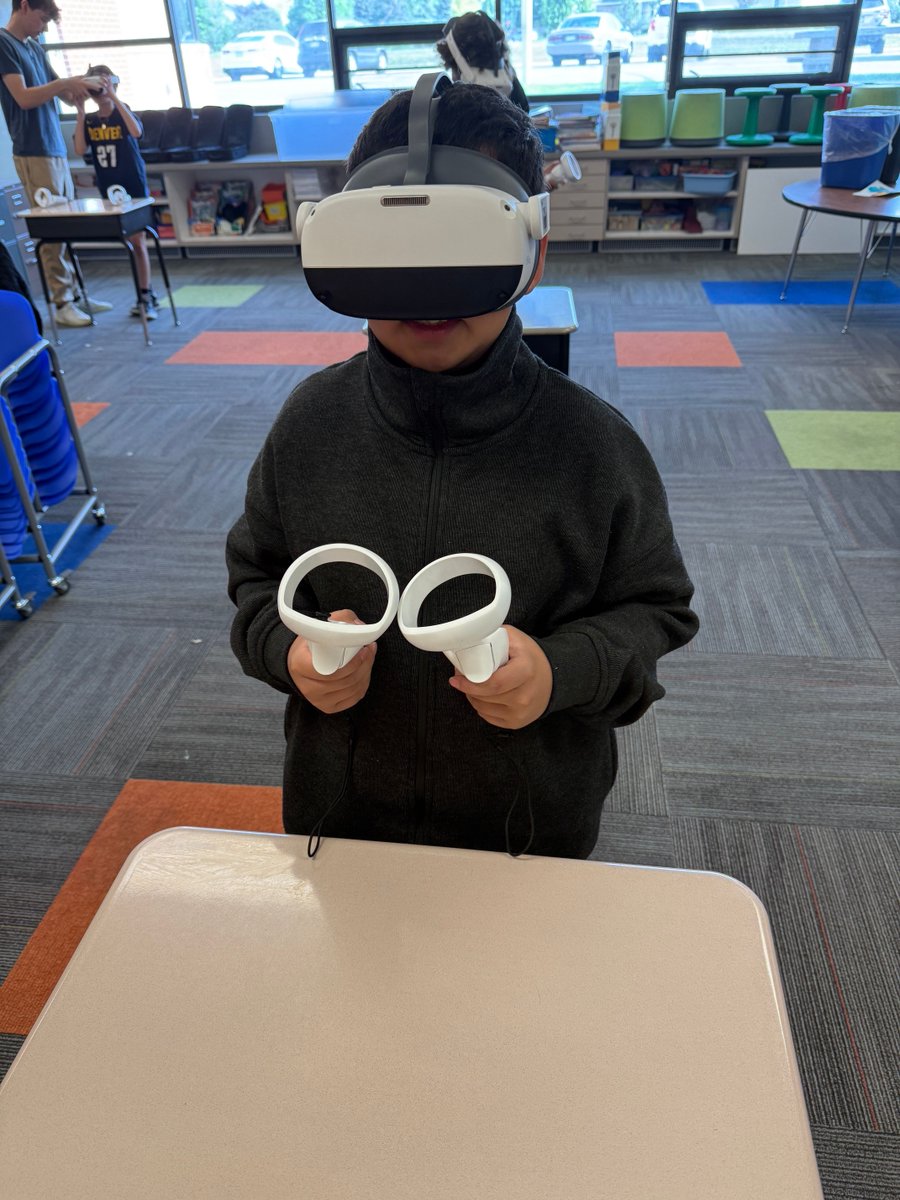 LongmontEstates's tweet image. The PTEACH traveling VR team visited Project Launch, giving 4th and 5th graders the chance to explore STEM careers through virtual reality simulations of their choice! The students loved it! @BuchlerStVrain @SVVSummerLaunch