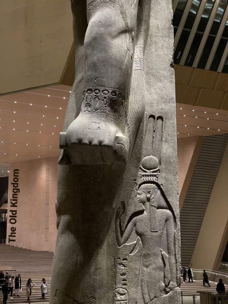 #والله يجماعة مش قصدي أتكبر بس أنا مصري 🇪🇬

دا تاريخنا ودي بلدنا دا عزنا وفخر أجدادنا