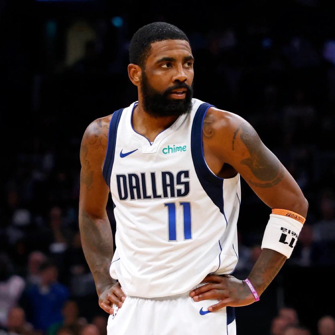 Fullcourtpass's tweet photo. The Dallas Mavericks have only offered Kyrie Irving long-term deals worth LESS than $40 million per year, per @ShamsCharania
โIf there is no long term deal today it is because Kyrie Irving has deemed the Mavs have offered well below market value.โ https://t.co/pr7qaLdw3b