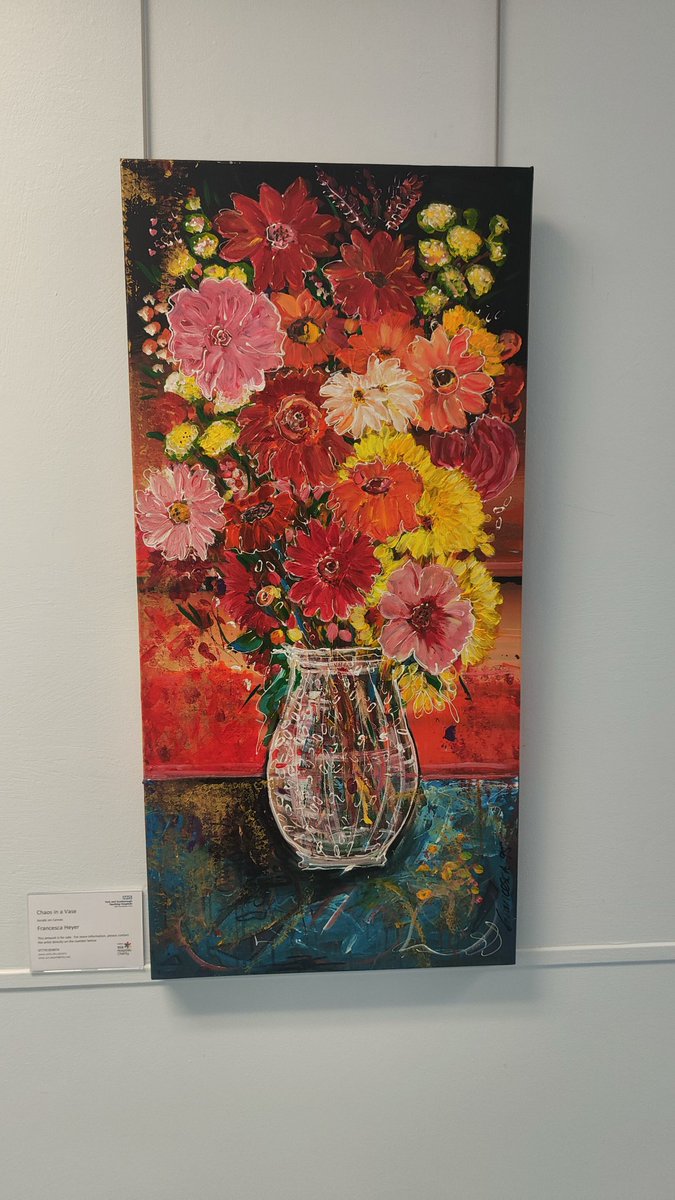 Love this art on the corridor by the staff shop. Beautiful bright colours and flowers. The artist is Francesca Heyer. ❤️🎨🌸🌺🌹🌼💐