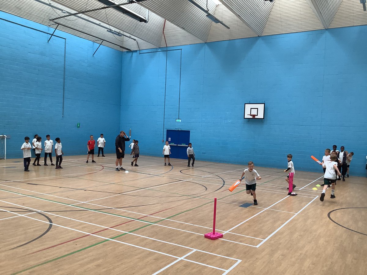 StPatricks_PE's tweet image. A brilliant afternoon for 8 of our Year 4 boys who attended a Cricket Festival at Batley Sports Centre. Great effort when practicing their batting, bowling and fielding skills! Thank you @SGNKssp 🏏
@BPS_Trust