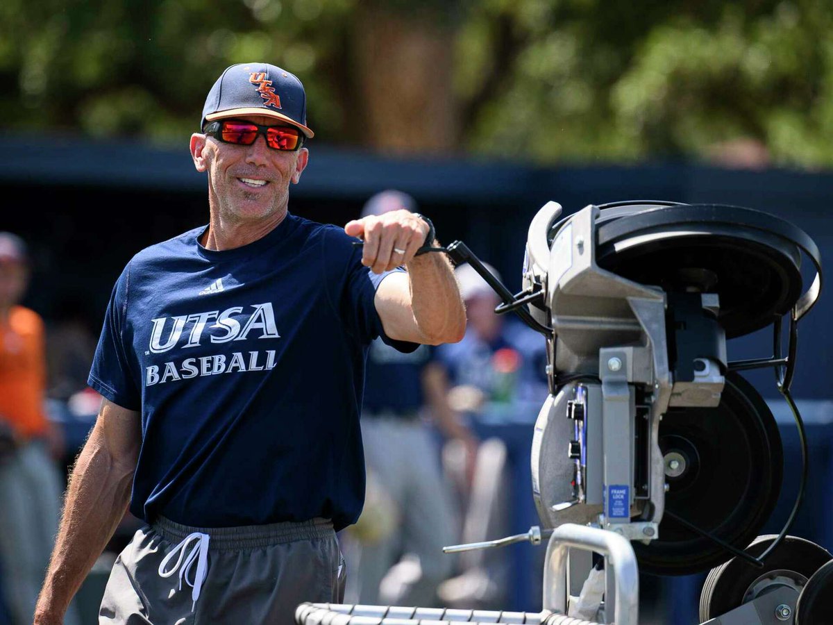 UTSARAF's tweet image. After a historic season, @UTSABSB is rising with Coach Hallmark leading the way.⚾️
Whether you're interested in supporting baseball or other giving opportunities, we're here to help you get involved.
🔗utsa.pro/Support
Contact us:
📞210-458-4483
✉️raf@utsa.edu
#BirdsUp🤙