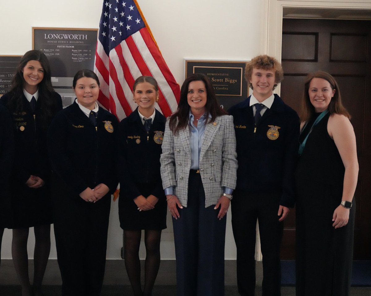 RepSheriBiggs's tweet image. Had a great visit with students from the SC Governor’s School for Agriculture! Their curiosity, drive, and dedication to South Carolina’s farming future made a lasting impression. The future of agriculture is in good hands!