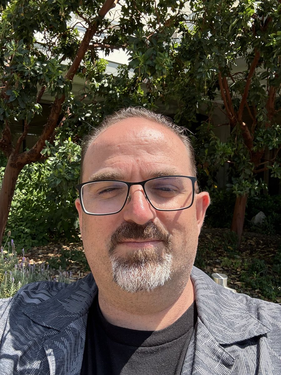 Had some time to kill before the flight and ended up in Irvine on the campus of… 

UC Irvine. #GoAnteaters