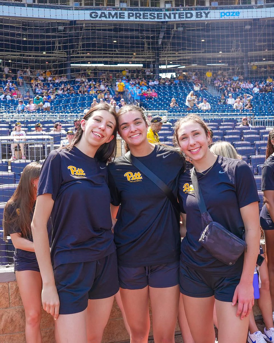 NCAAVolleyball's tweet image. A day at the ballpark ⚾️
#NCAAWVB x 📸 @Pitt_VB